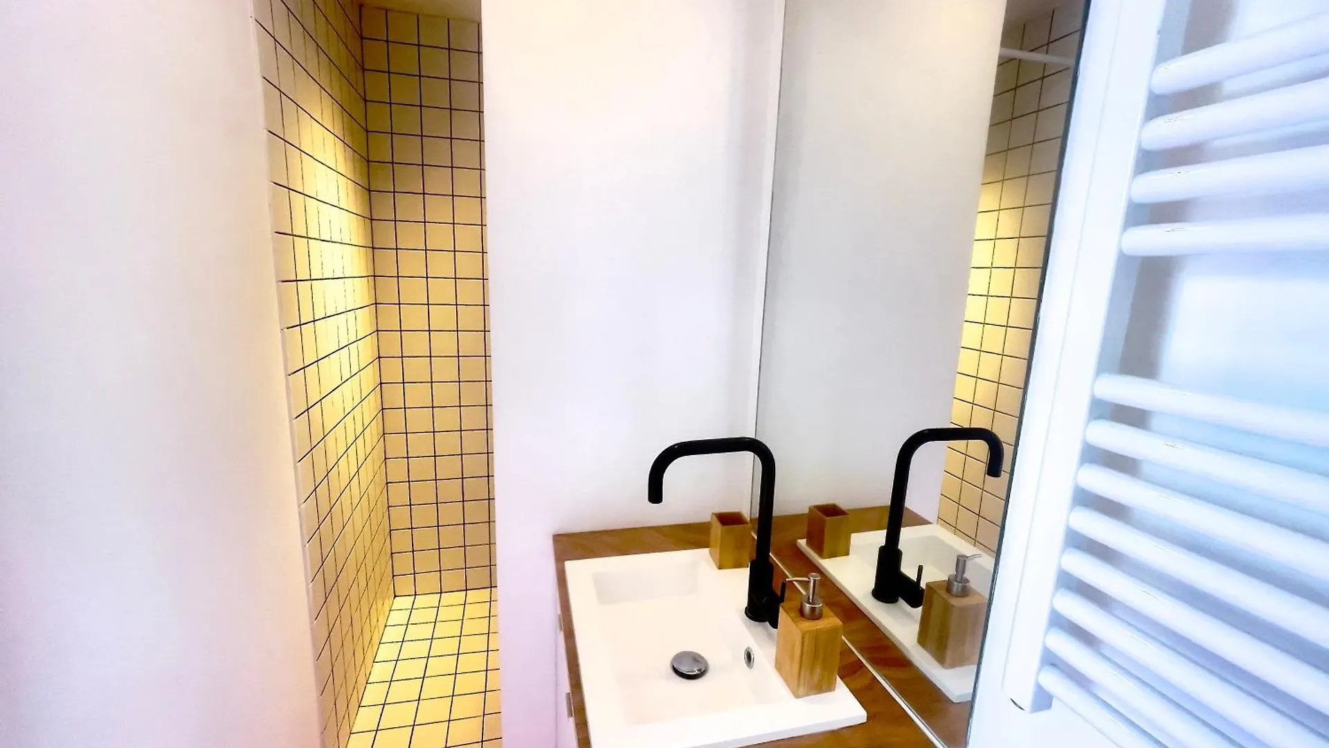 Ruby- Quai St Laurent- Bastille Grenoble Apartment
